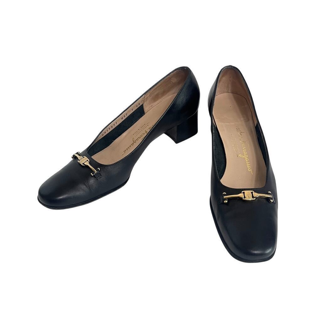 Vintage Salvatore Ferragamo Women’s Black Leather Pumps Gold Buckle Size 7 4A - Picture 2 of 12